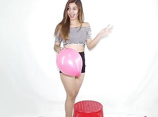 Latina babe sit pops balloons