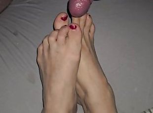 MILF wifey giving good morning toejob POV Cumplay