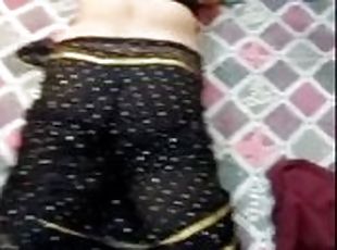 CURVY DESI BHABHI IN BLACK SAREE WITH BIG BUBBLE ASS DEKHTE HI CHOD DIYA