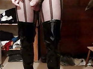 Accidental premature cumming sissy dressed in sluty boots