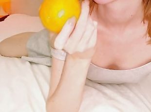 My pussy loves oranges. I Strongly stretch My creamy pussy to a shaking orgasm