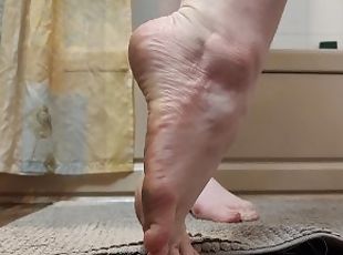 Quick Toe Stretch & Flex  Dirty Wrinkly Sole and Lotion Application