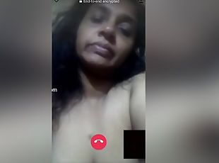 Today Exclusive- Mallu Bhabhi Showing Her Boobs Part 1