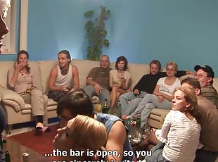 paroasa, orgie, petrecere, swingers, amatori, muie, hardcore, facut-acasa, sex-in-grup, sex-in-trei