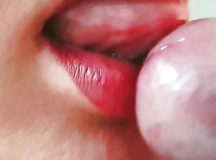 Hard close-up blowjob 