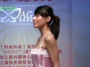 Chinese hot model fashion show