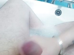 Wanked off in the bath