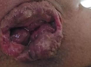 Squeezing Cum from my loose hole