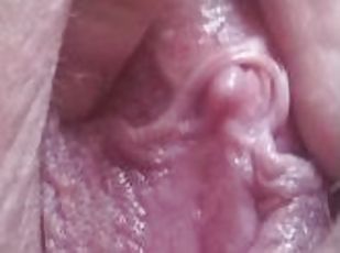 clito, masturbation, orgasme, chatte-pussy, amateur, ados, belle-femme-ronde, humide, minuscule, juteuse